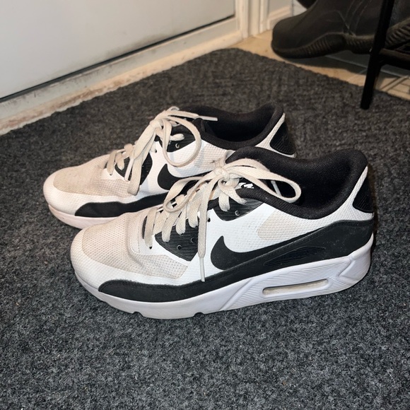 Nike air maxes - Picture 1 of 4